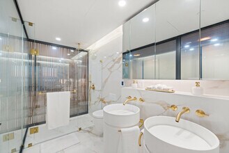 1033 Nelson St. in Vancouver, BC - Building Photo - Building Photo