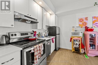 506-506 Gladstone Ave in Ottawa, ON - Building Photo - Building Photo