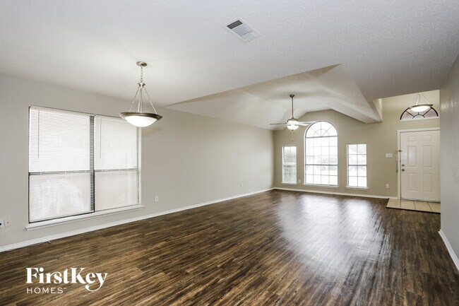 6912 Club Creek Dr, Unit C-439 in Fort Worth, TX - Foto de edificio - Building Photo