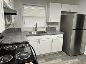 725 W Sherwood Dr in Charleston, SC - Building Photo - Building Photo