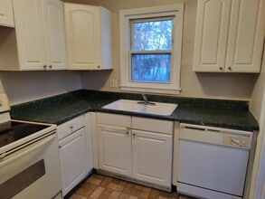 29658 Balmoral St in Garden City, MI - Building Photo - Building Photo