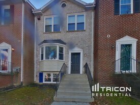 11612 Cosca Park Dr in Clinton, MD - Building Photo