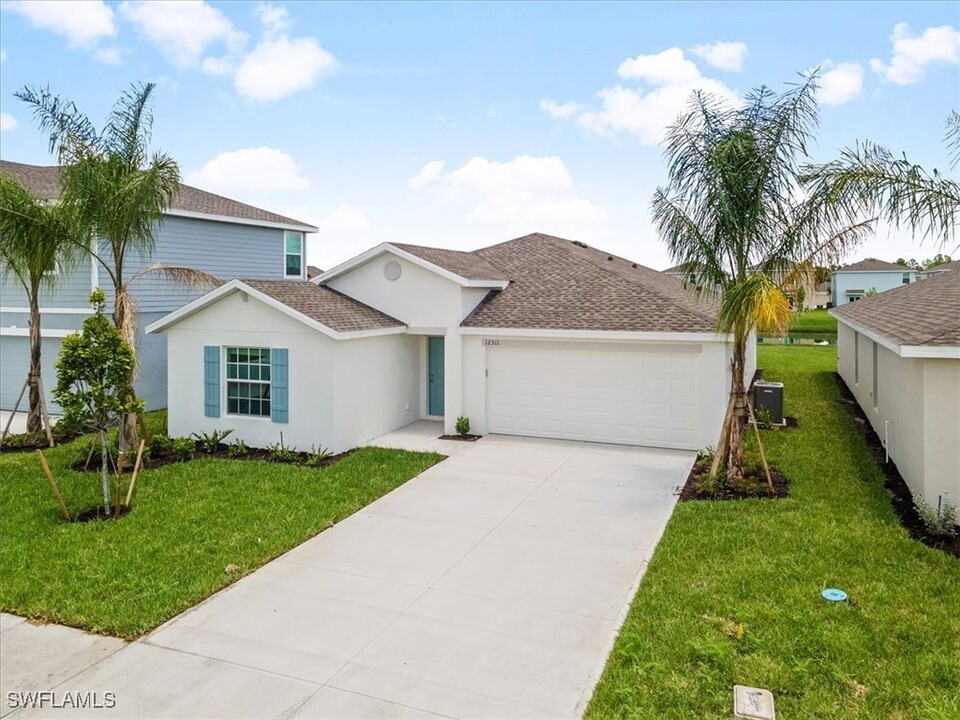 12311 Amber Waves Rd in Lehigh Acres, FL - Building Photo