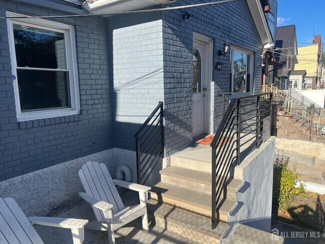 13 Eastern Pkwy in Jersey City, NJ - Building Photo - Building Photo