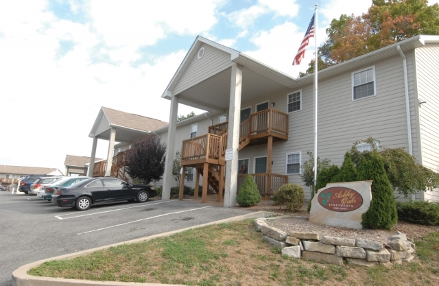 Ashley Oaks in Morgantown, WV - Building Photo