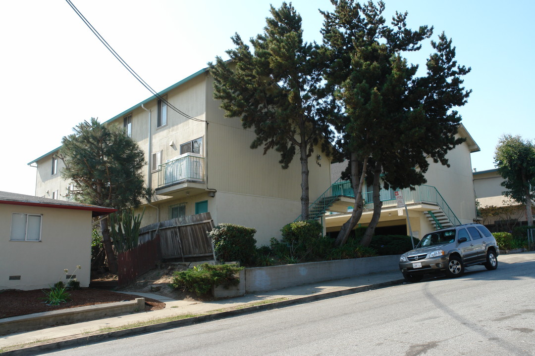 168 Santa Clara Ave in San Bruno, CA - Foto de edificio