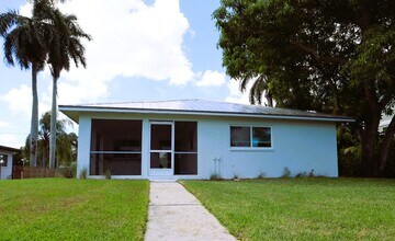217 3rd St in Bonita Springs, FL - Building Photo - Building Photo