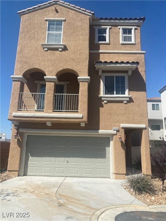 9394 Roping Cowboy Ave in Las Vegas, NV - Building Photo