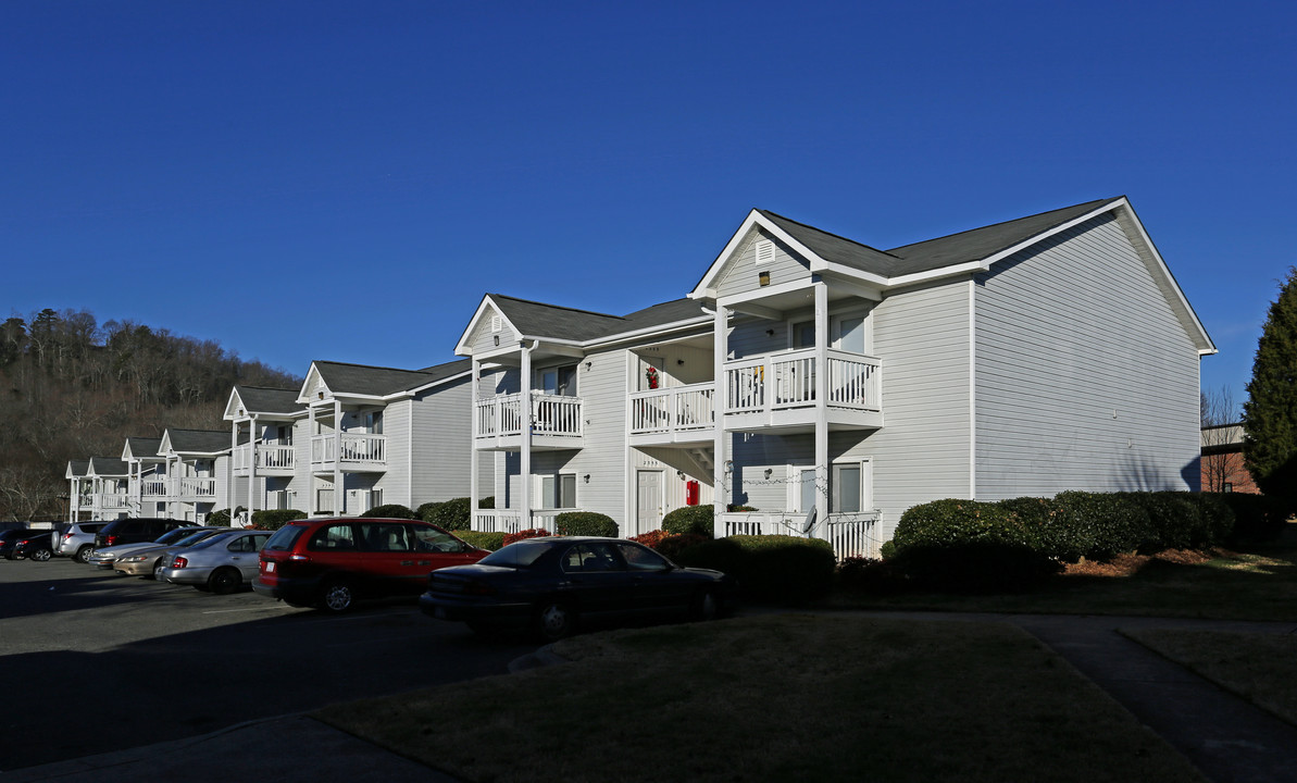 Hampton Meadows in Cramerton, NC - Building Photo