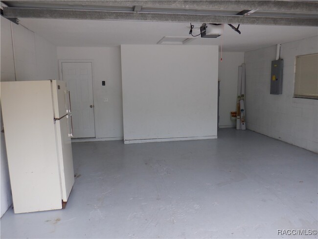 7870 N Creek Way in Citrus Springs, FL - Building Photo - Building Photo