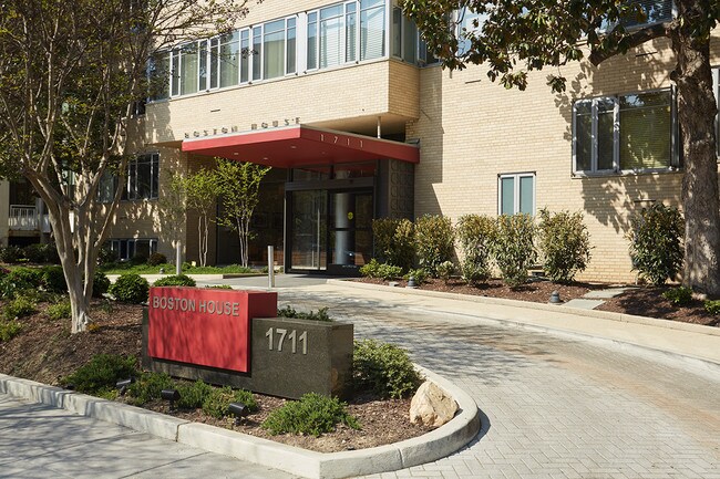 1711 Massachusetts Ave NW-Unit -#331 in Washington, DC - Building Photo - Building Photo