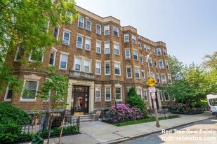 124 Peterborough St in Boston, MA - Building Photo