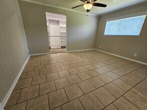 75 S Madison Dr in Pensacola, FL - Foto de edificio - Building Photo