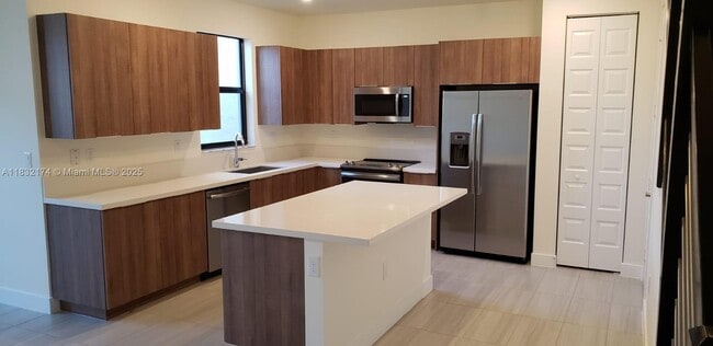 10452 NW 80th Terrace in Doral, FL - Building Photo - Building Photo