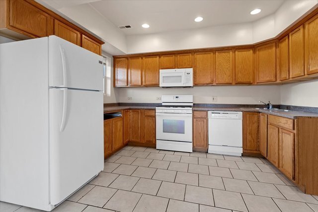 7443 S Jeffery Blvd in Chicago, IL - Building Photo - Building Photo