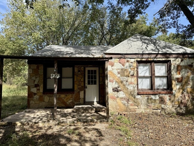 1218 W Durant Ave in Sulphur, OK - Building Photo - Building Photo