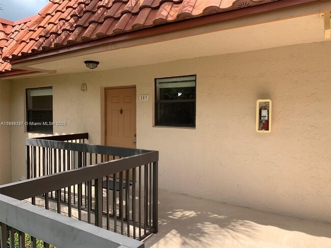 15705 W Waterside Cir in Sunrise, FL - Building Photo - Building Photo