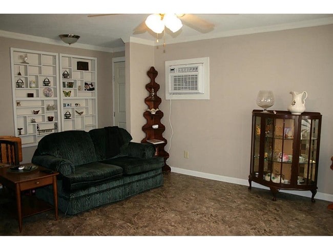 207 S Church St in Dayton, TX - Building Photo - Building Photo