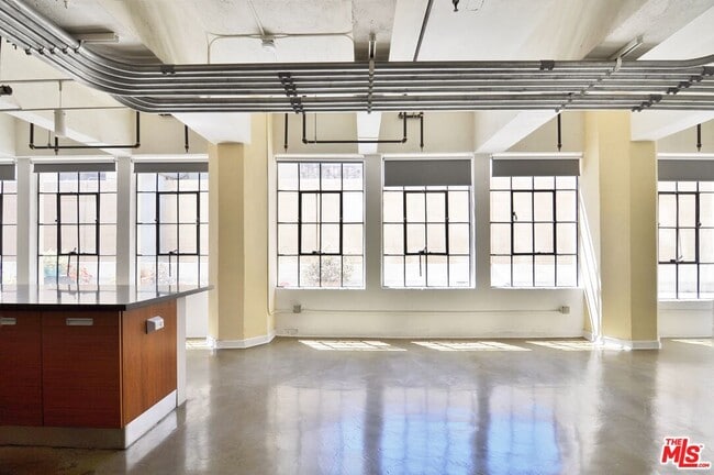 property at 746 S Los Angeles St