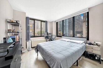 407 Park Ave S in New York, NY - Building Photo - Building Photo