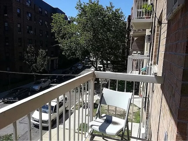141-33 Pershing Crescent in Queens, NY - Building Photo - Building Photo