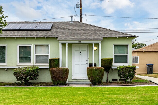 Gardena Apartments in Gardena, CA - Foto de edificio - Building Photo