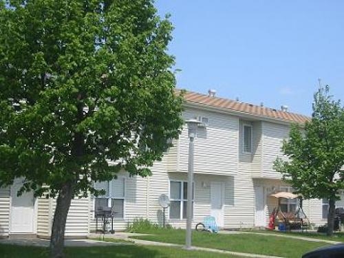 Fieldcrest Townhomes in Moorhead, MN - Building Photo