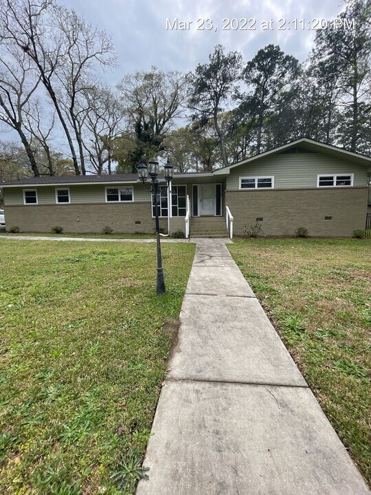 15 Woodland Ct in Daleville, AL - Building Photo