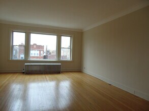 8221 S Eberhart Ave, Unit 3 in Chicago, IL - Building Photo - Building Photo