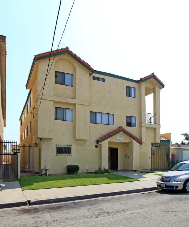 13110 Florwood Ave in Hawthorne, CA - Foto de edificio - Building Photo