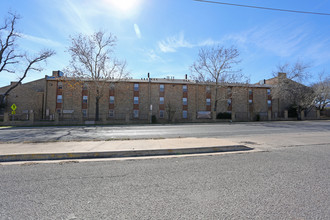 Gaston Place Apartments in Austin, TX - Foto de edificio - Building Photo