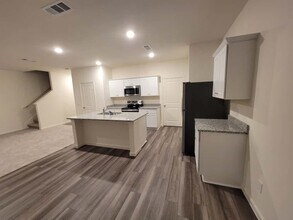 6085 Majestic Crk Trl in Porter, TX - Building Photo - Building Photo