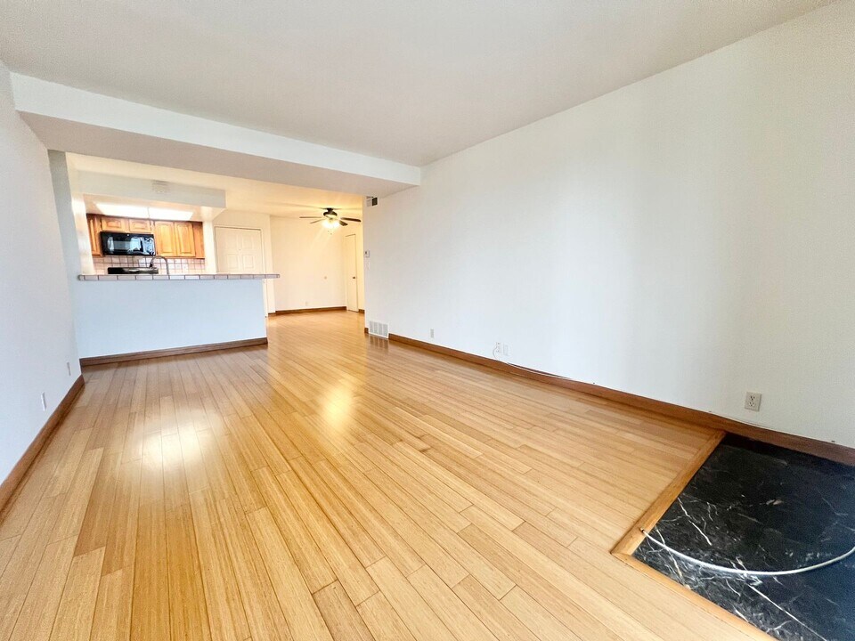 2599 Walnut Ave in Signal Hill, CA - Building Photo