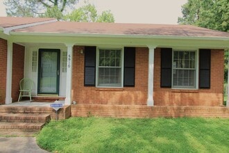 5910 Red Carriage Ln in Charlotte, NC - Building Photo - Building Photo