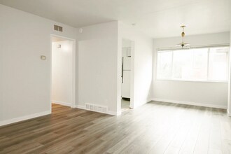 5 S Big Bend Blvd in St. Louis, MO - Building Photo - Building Photo