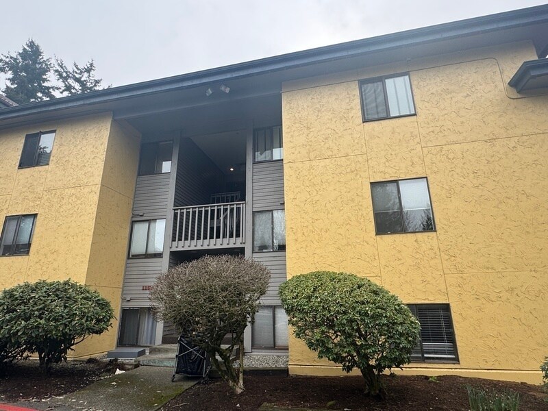 11642 100th Ave NE in Kirkland, WA - Foto de edificio