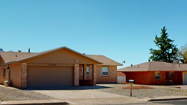 3206 Thunder Rd in Alamogordo, NM - Building Photo - Building Photo
