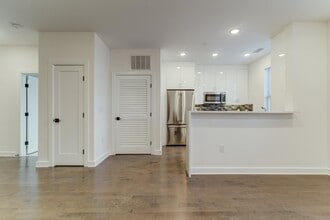 974 Summit Ave in Jersey City, NJ - Building Photo - Building Photo