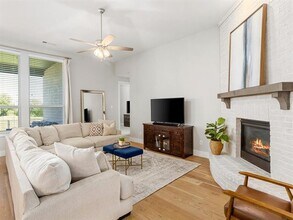 317 Legna Dr in Aledo, TX - Foto de edificio - Building Photo