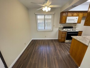 430 South Niagara Street in Burbank, CA - Building Photo - Interior Photo