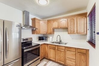 3540 Newport St in Denver, CO - Foto de edificio - Building Photo