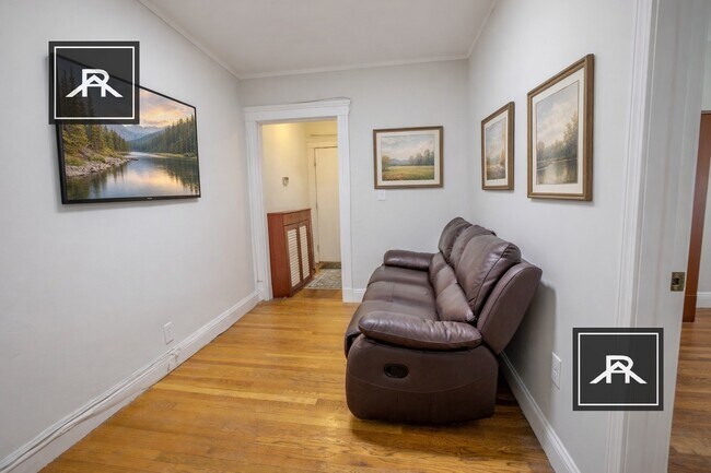 28 Quint Ave, Unit 18 in Boston, MA - Foto de edificio - Building Photo
