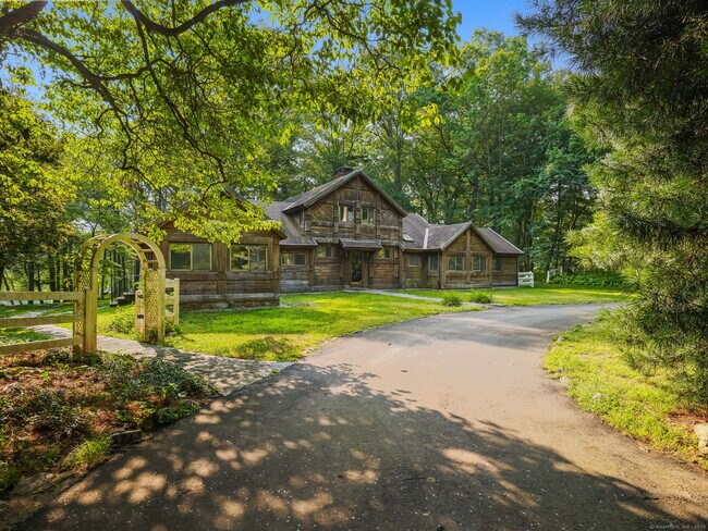 3392 Huntington Rd in Stratford, CT - Building Photo - Building Photo