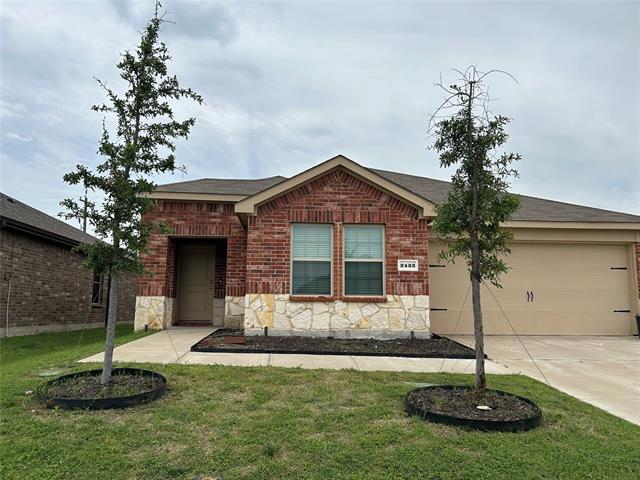 2433 Burkburnett Dr in Forney, TX - Building Photo