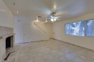 343 Greenbriar Townhouse Way in Las Vegas, NV - Building Photo - Building Photo