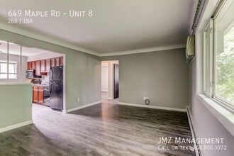 649 W Maple Rd in Clawson, MI - Building Photo - Building Photo