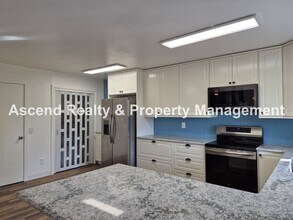 20540 SW Westside St in Beaverton, OR - Building Photo - Building Photo