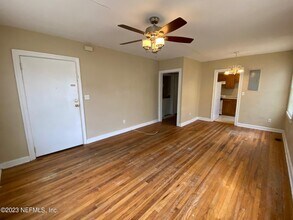2608 College St-Unit -2 in Jacksonville, FL - Foto de edificio - Building Photo