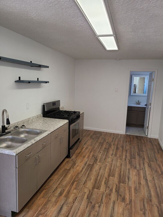 700 Iron Ave SW in Albuquerque, NM - Building Photo - Building Photo