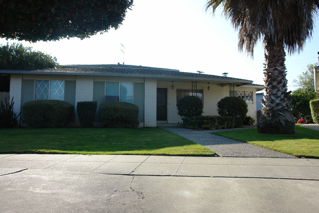 1136 Starbird Cir in San Jose, CA - Building Photo